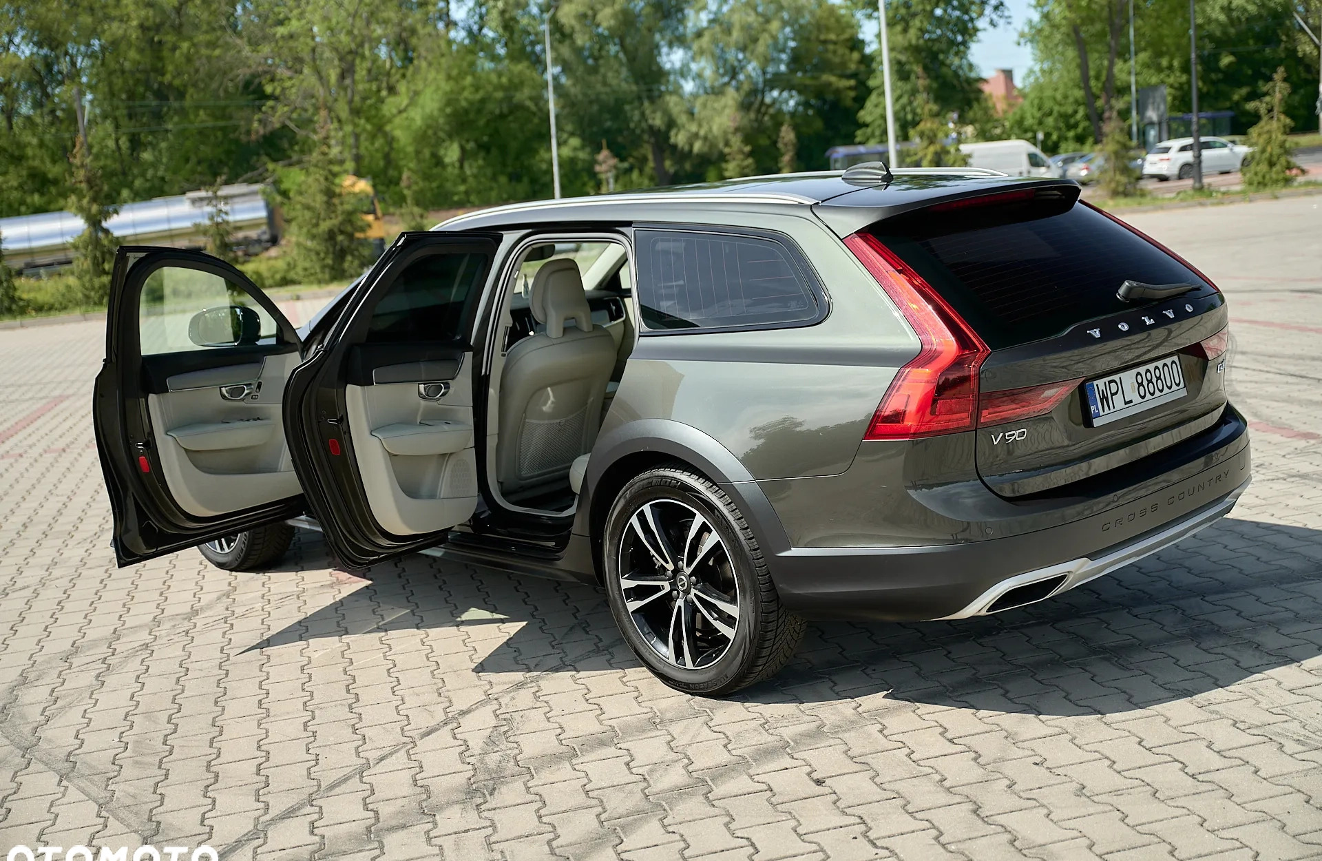 Volvo V90 Cross Country cena 118900 przebieg: 155000, rok produkcji 2017 z Płock małe 781